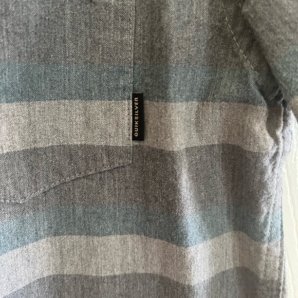 Quiksilver BIG boys button-down shirt. Small in EXCELLENT condition‼️Grey & blue - Picture 4 of 7